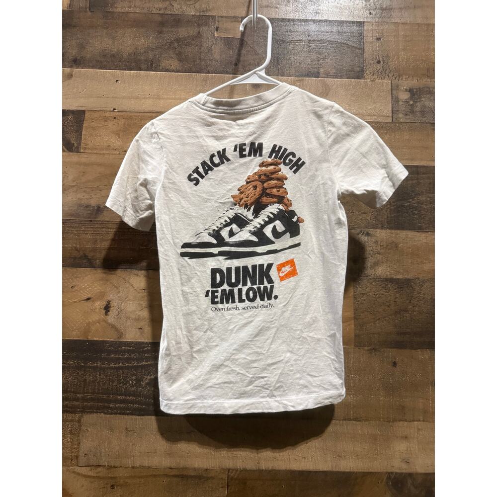 Nike “Stack Them High Duncan Low” Vintage Graphic T-Shirt – Used